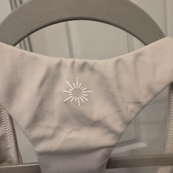 Aerie Cream Sports Bra - Picture 4 of 5